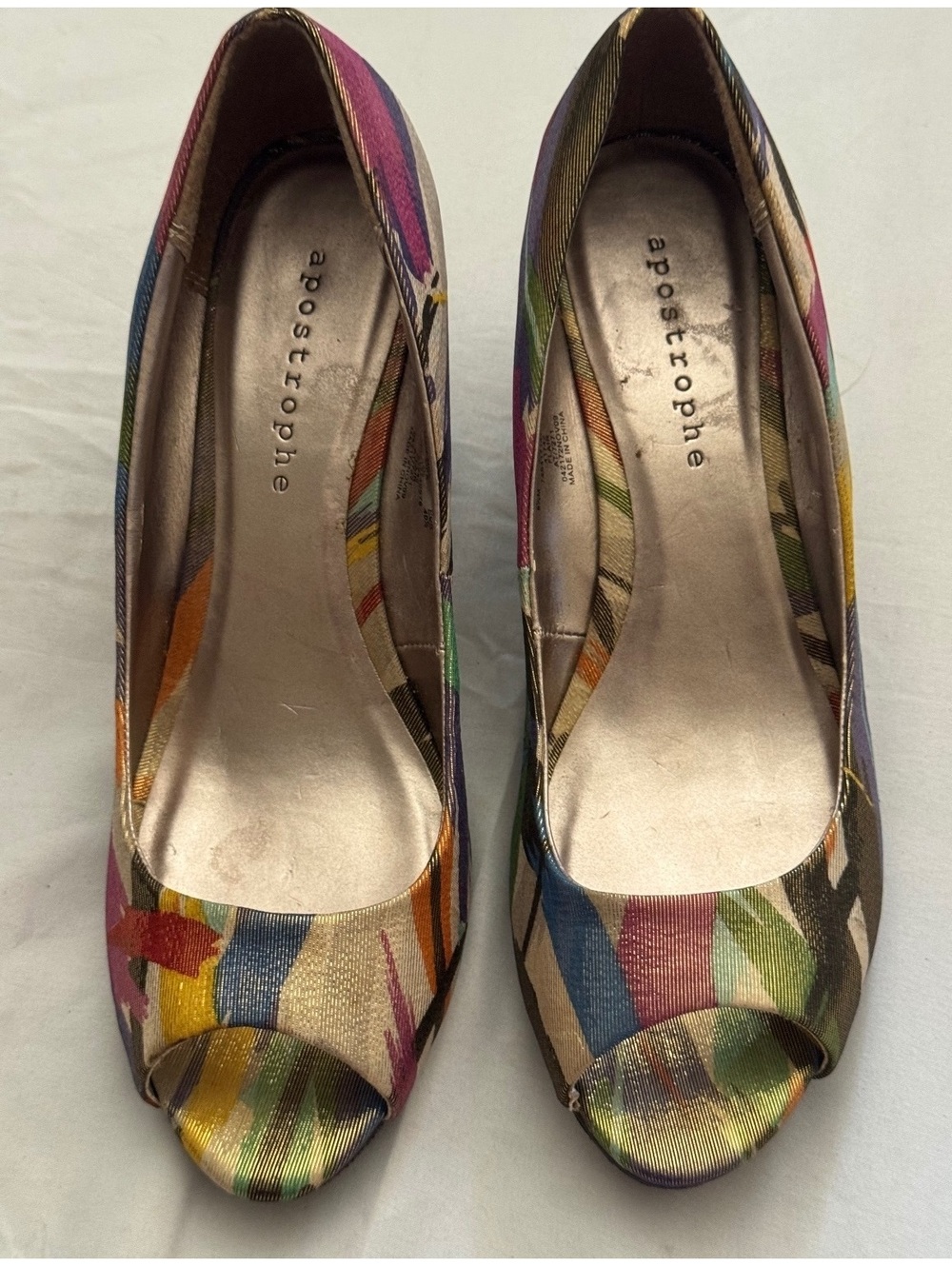 Apostrophe multicolor abstract wedge heels 8.5